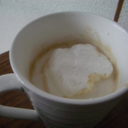 冷凍したホイップをコーヒーに浮かべて・・・うま～♪
ちょっとリッチなカフェタイムを楽しめました（＾＾）